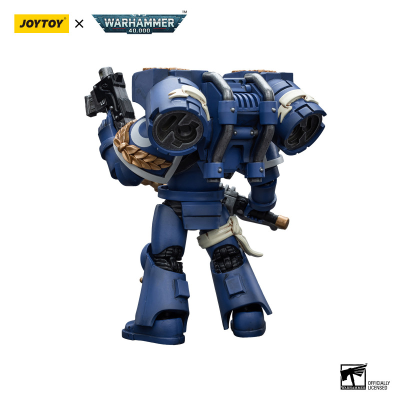 Ultramarines Vanguard Veteran with Chainsword and Bolt Pistol